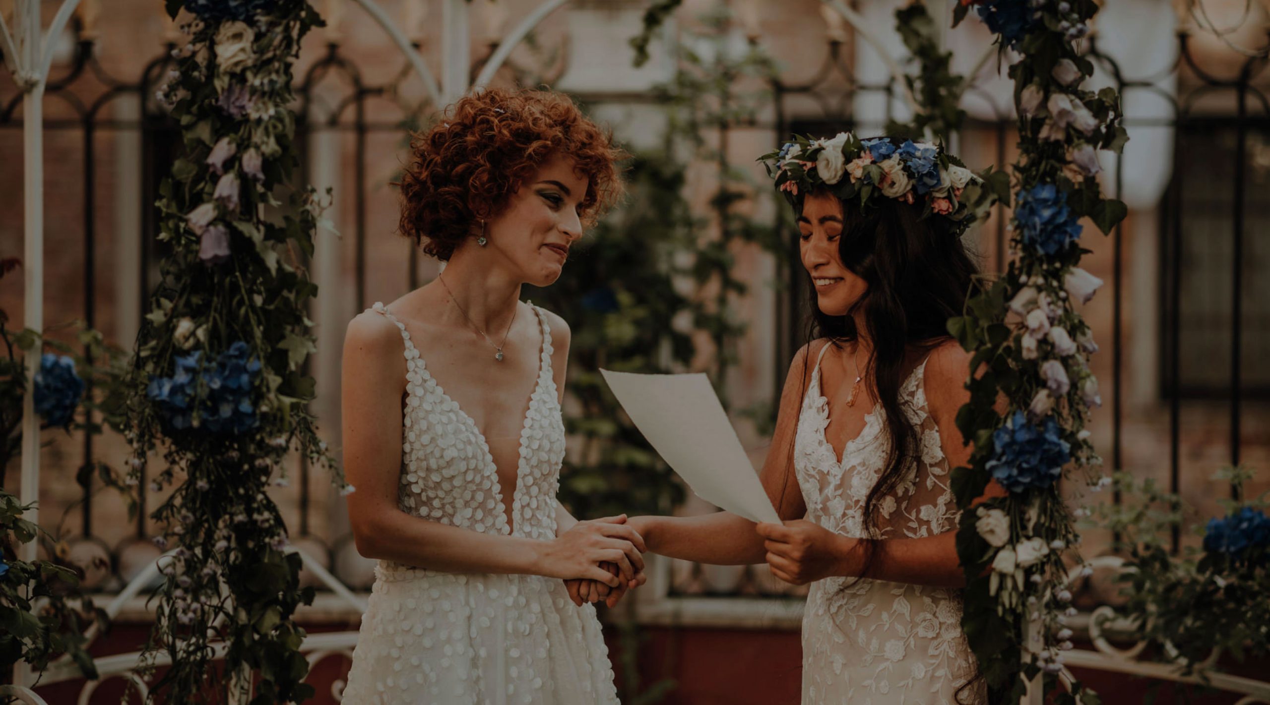 Lo scambio delle promesse di un elopement LGBTQ+ a Venezia