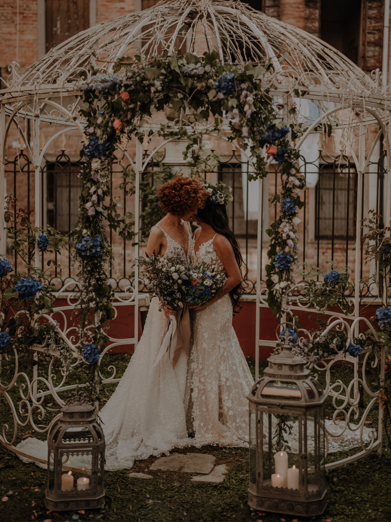 La cerimonia simbolica di un elopement LGBTQ+ a Venezia