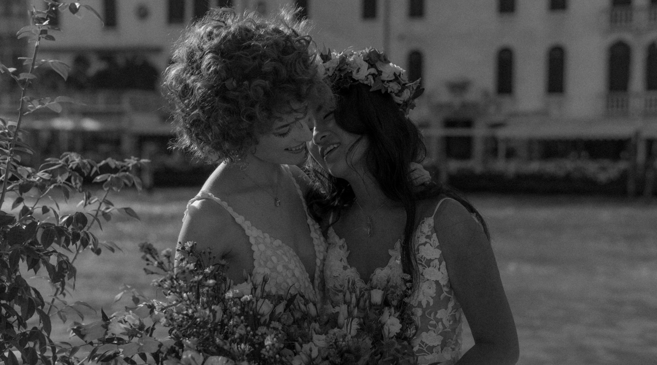 Le spose di un elopement LGBTQ+ a Venezia