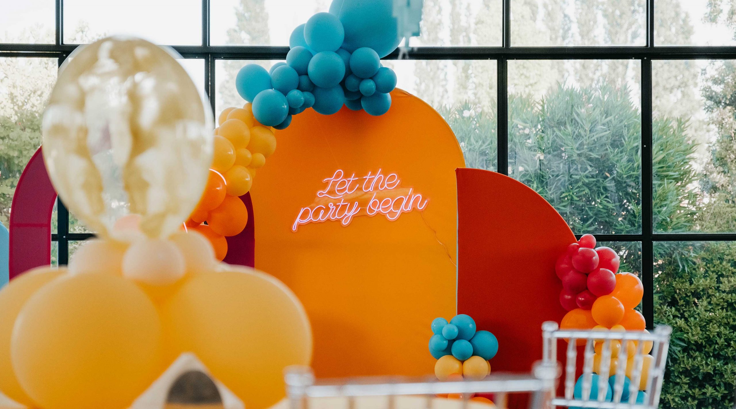 Un dettaglio di un allestimento di Balloon art per un trentesimo compleanno