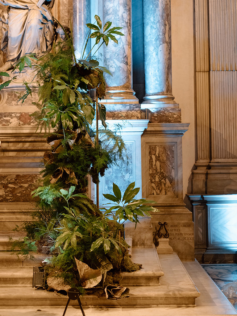 Una decorazione floreale della cena di gala in onore di Trevor Yeung per il Padiglione Hong Kong della Biennale Arte 2024
