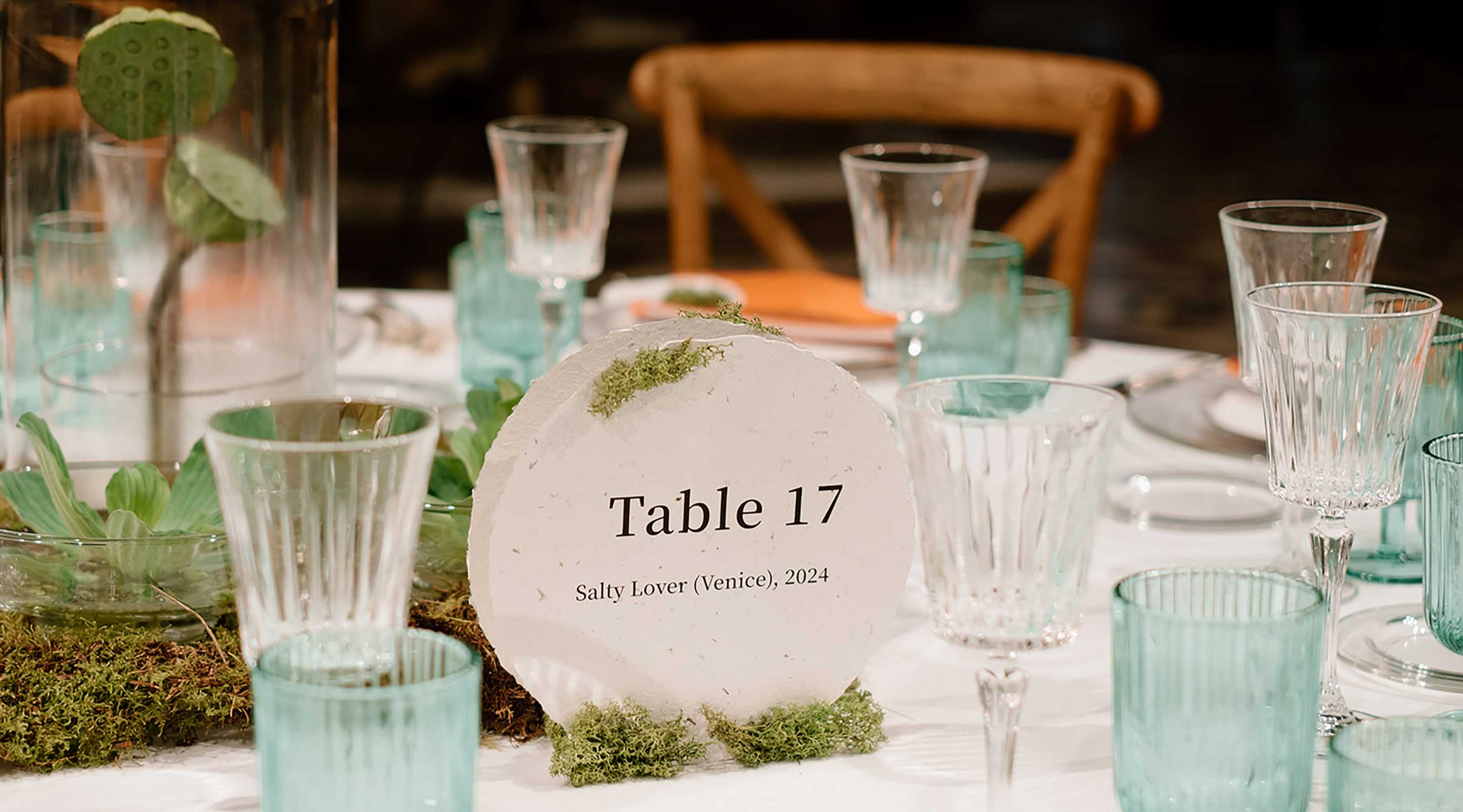 Il segnatavolo della cena di gala in onore di Trevor Yeung per il Padiglione Hong Kong della Biennale Arte 2024