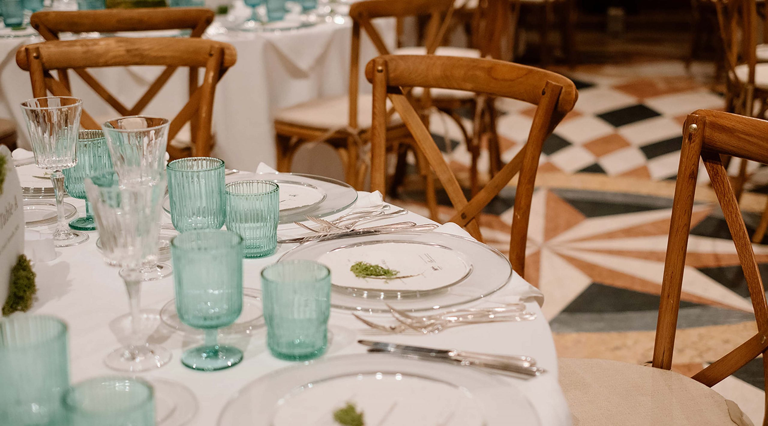 La mise en place della cena di gala in onore di Trevor Yeung per il Padiglione Hong Kong della Biennale Arte 2024