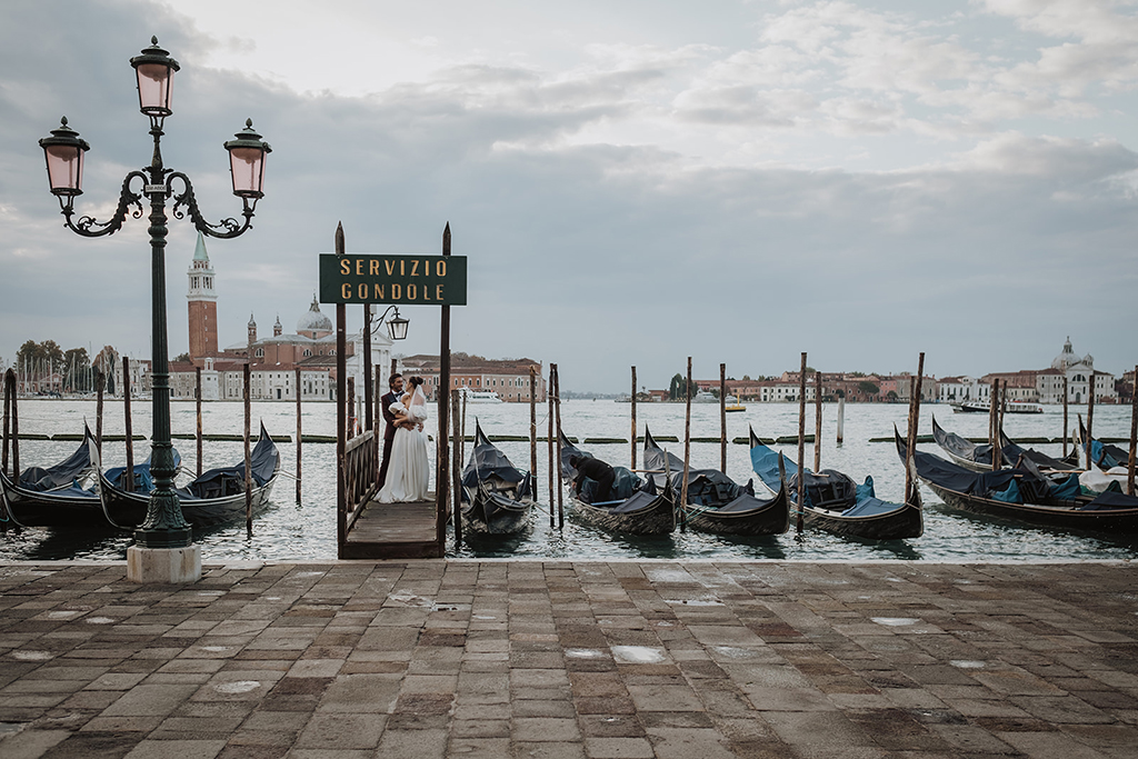 Giro in gondola durante il matrimonio a Venezia