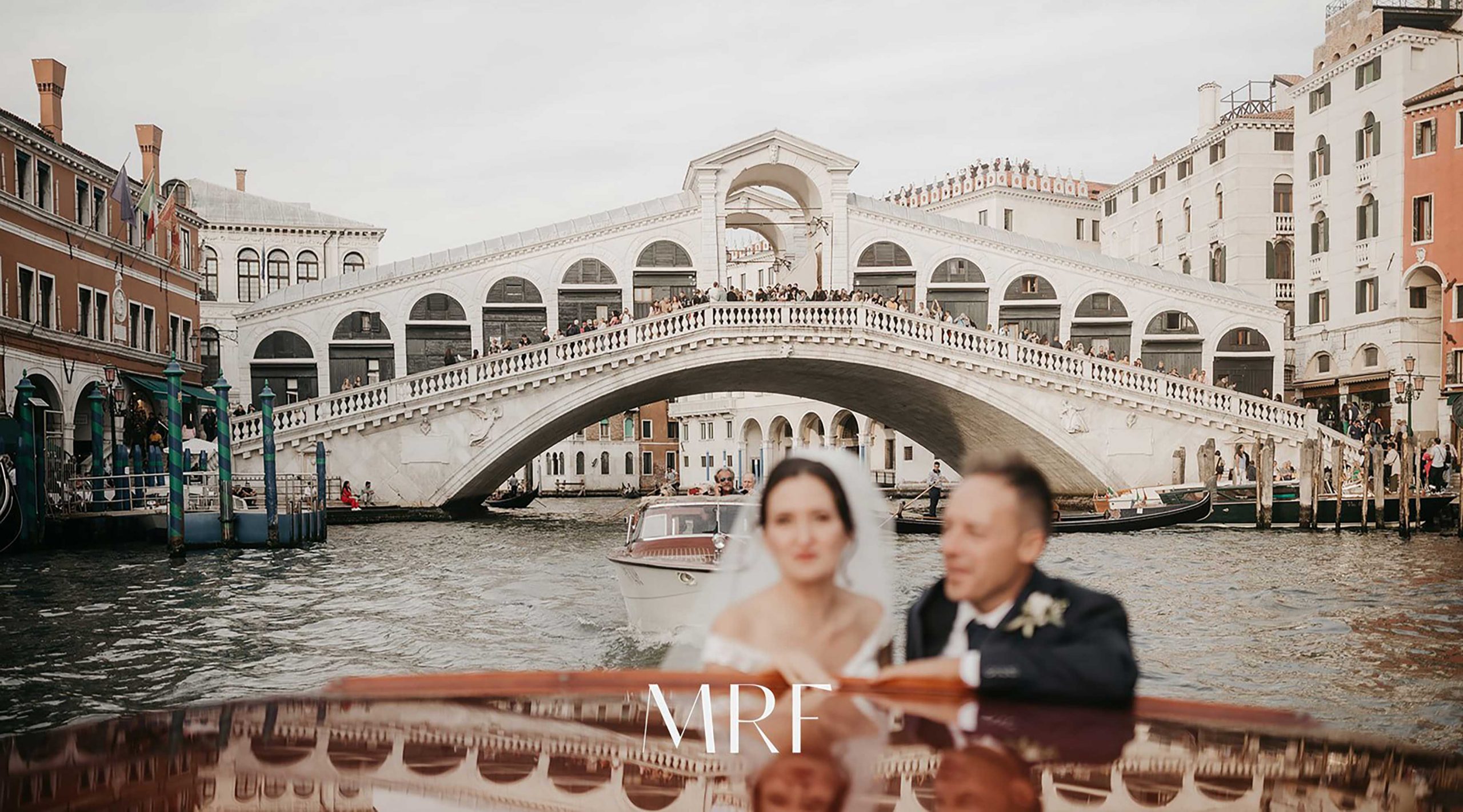 Gli sposi di un matrimonio alla Locanda Cipriani