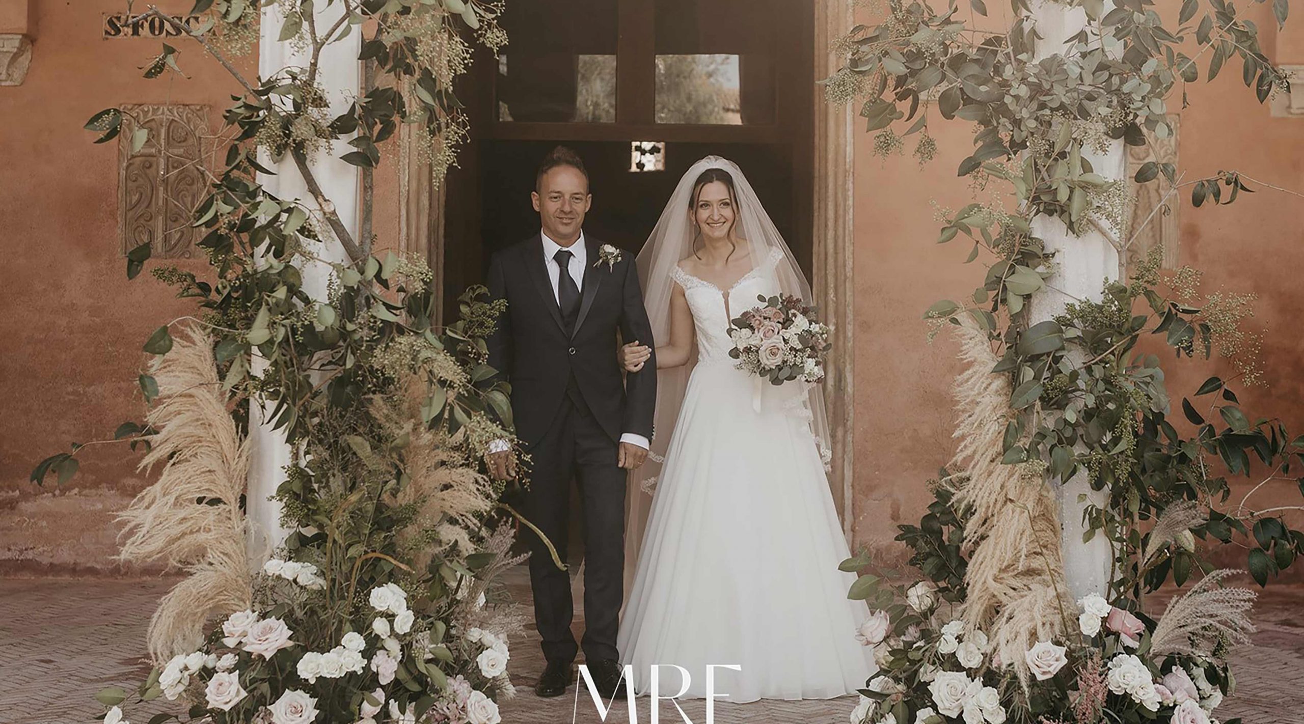 L'uscita degli sposi dalla chiesa di un matrimonio alla Locanda Cipriani