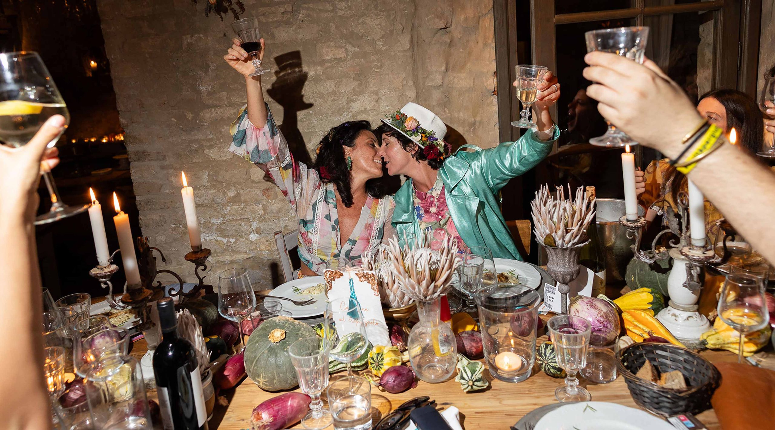 Le spose durante il ricevimento di un matrimonio LGBTQ+ alla Locanda Rosa Rosae a Treviso