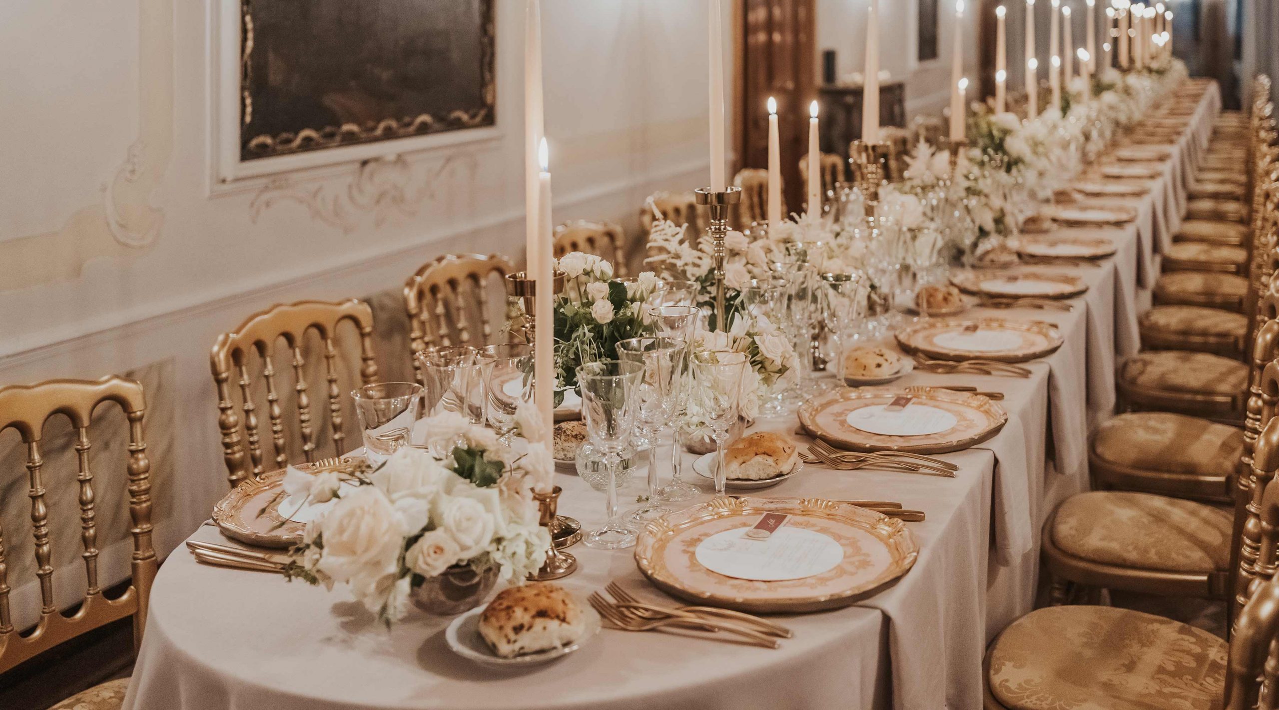 La mise en place di un matrimonio vintage a Venezia