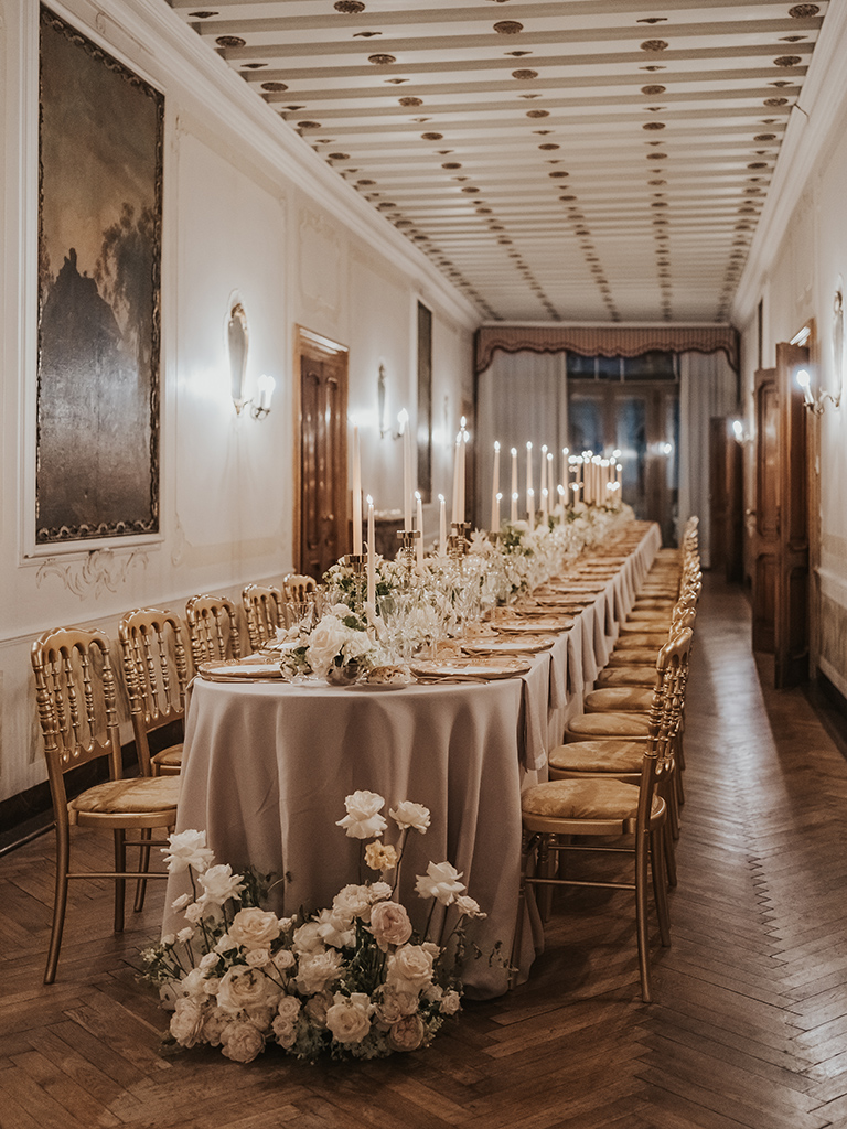 Il tavolo imperiale di un matrimonio vintage a Venezia