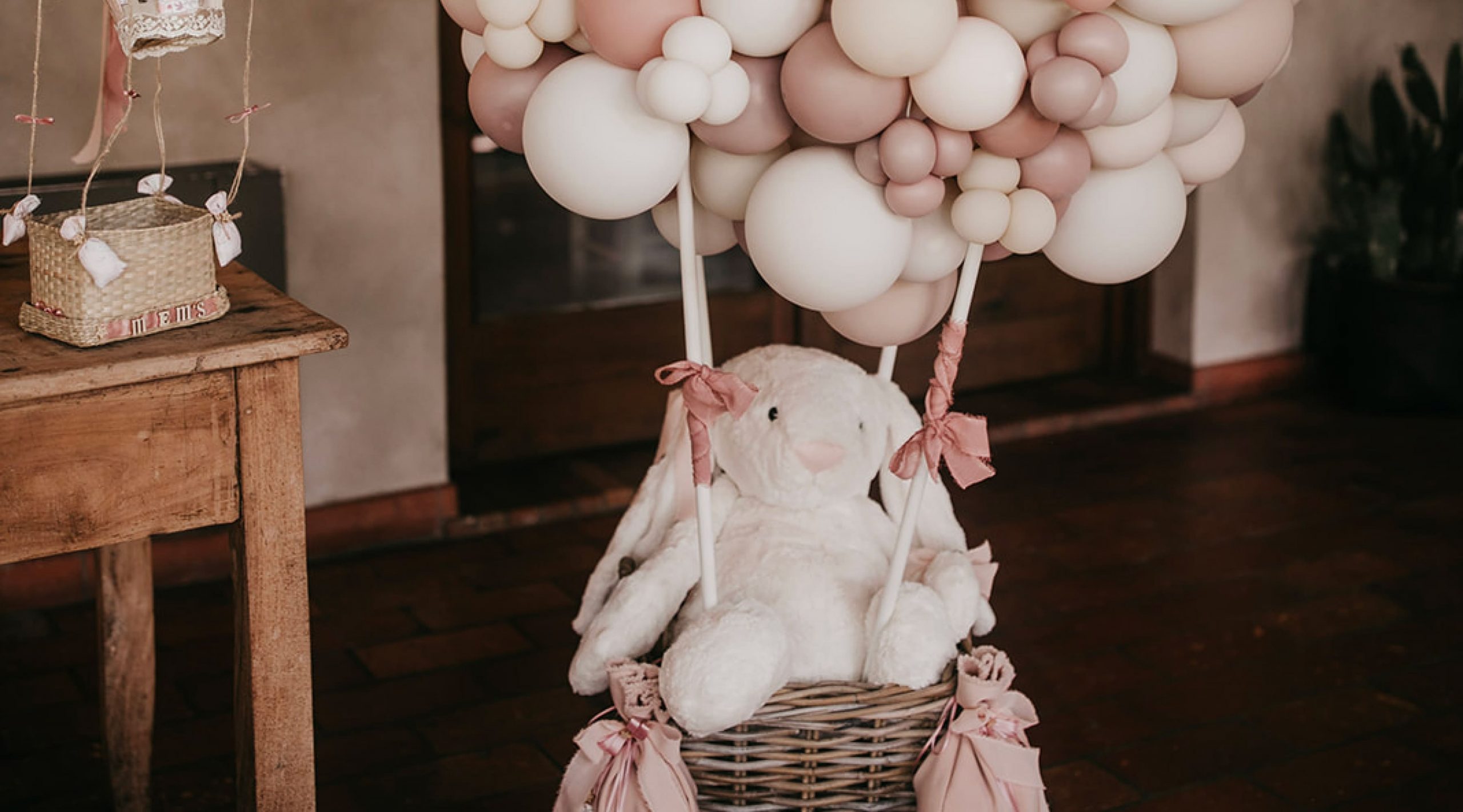 Una mongolfiera di palloncini per un battesimo in Friuli Venezia Giulia